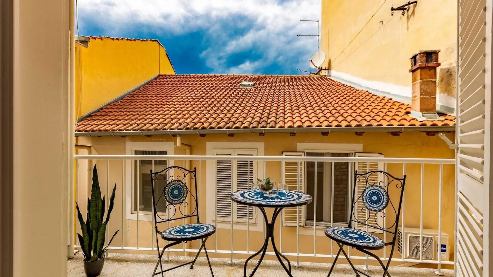 게스트하우스 Charming And Elegant Rooms Zadar Historic Center
